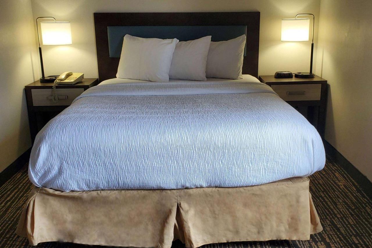Wingate By Wyndham Canton-hall Of Fame 3*